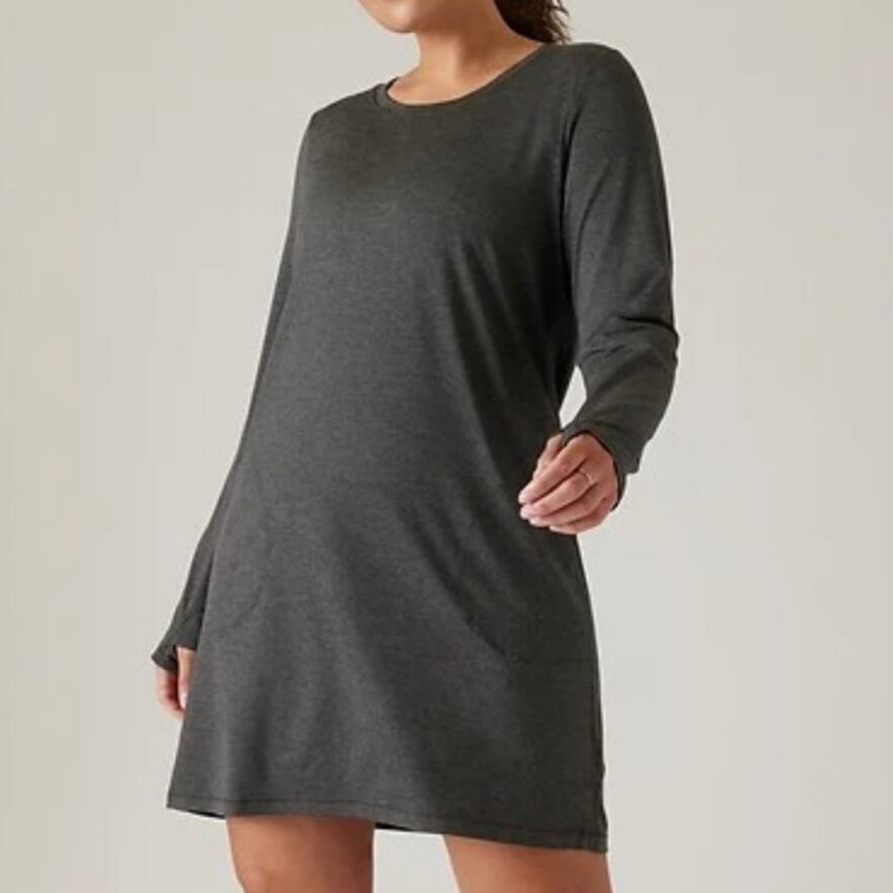 Athleta Womens Size M Lightweight Uptempo Dress Thumbholes Pockets Like New